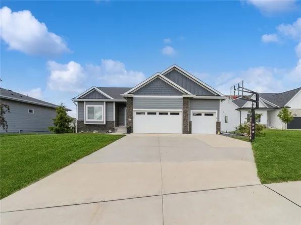 813 SW 8th Ct, Grimes, IA 50111