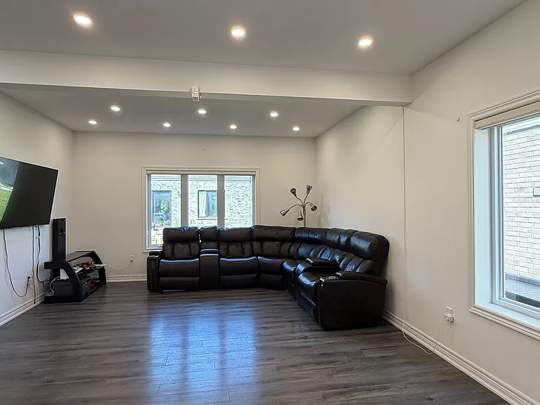 72 McLean Ave — Photo 8