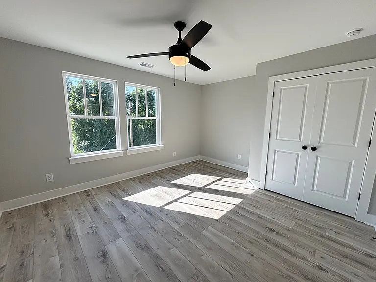 2703 Clark St Front Duplex — Photo 8