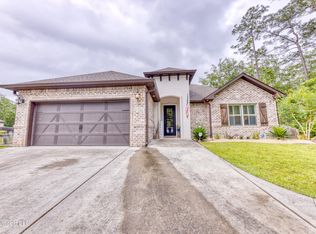 1048 Main St, Ocean Springs, MS 39564