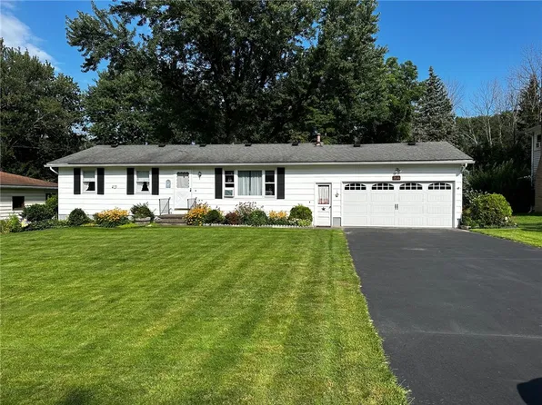 216 Kirk Rd, Rochester, NY 14612