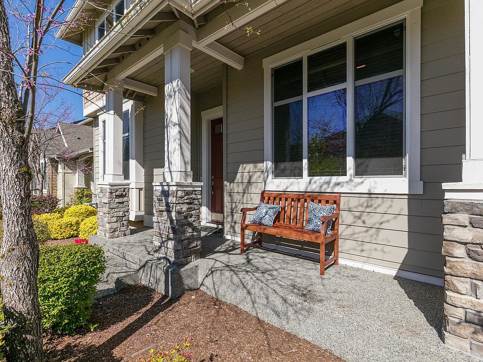 1st image of 2109 31st Ln NE
