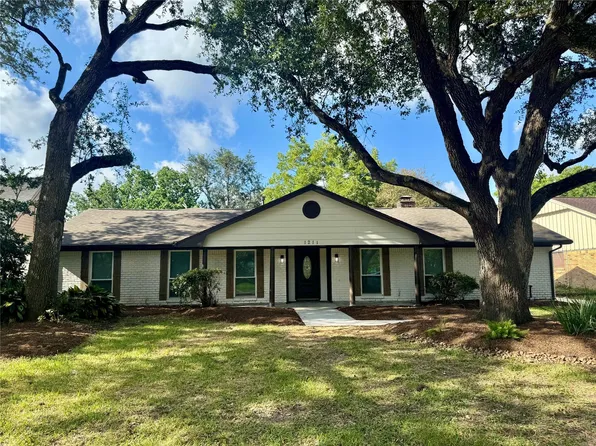 1211 Shorewood Dr, Seabrook, TX 77586