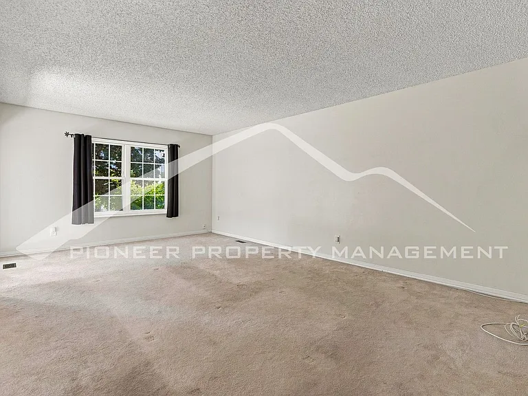 2598 S Vaughn Way #B — Photo 4