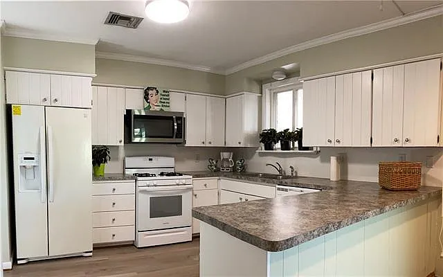 3 bed, 1.5 bath, 1200 sqft, $1,850 — Photo 3