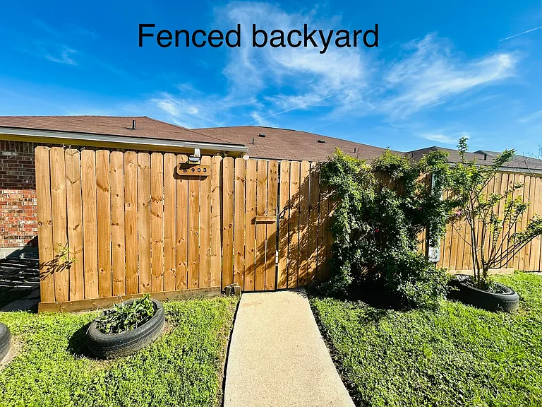 903 Camellia Ct — Photo 24