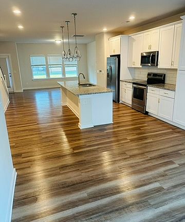 Main level dining room side