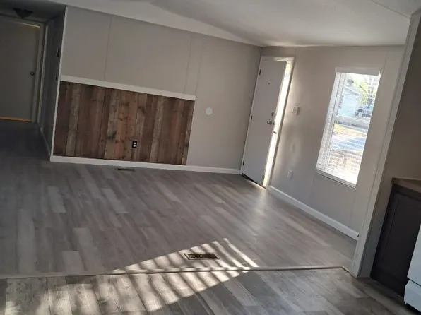 3411 W Royal Dr, Peoria, IL 61604