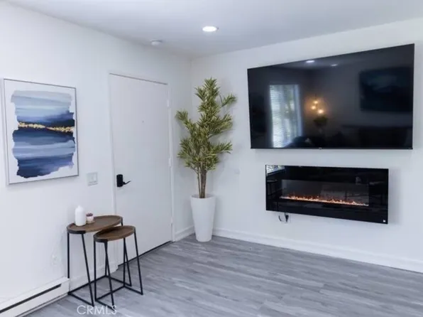 341 Carriage Dr #49, Santa Ana, CA 92707