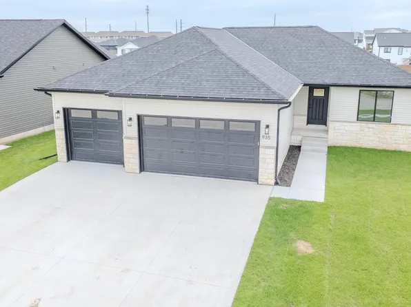 935 Santa Clara St, Lincoln, NE 68523