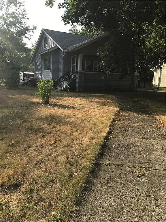 1799 Hillside Ter photo 1