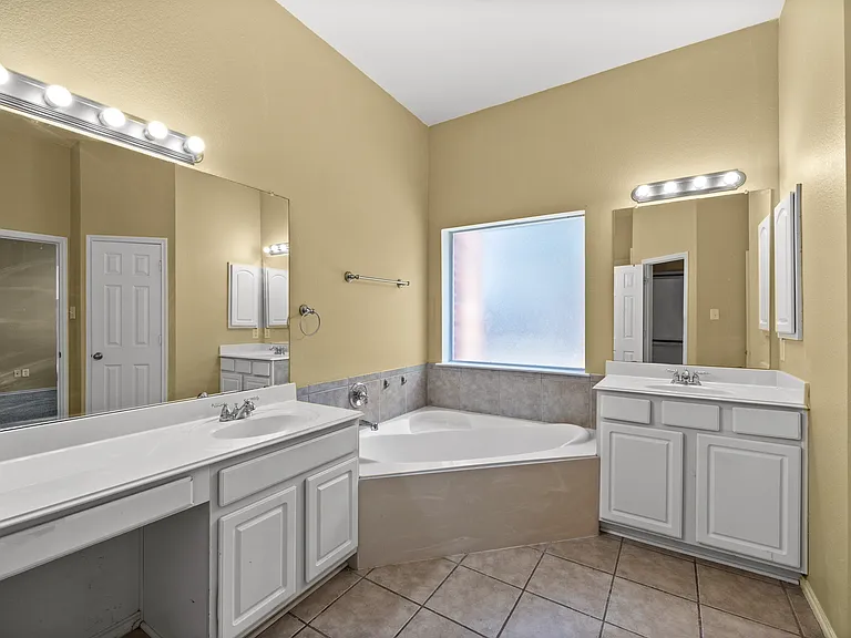 5544 Clay Ct — Photo 11