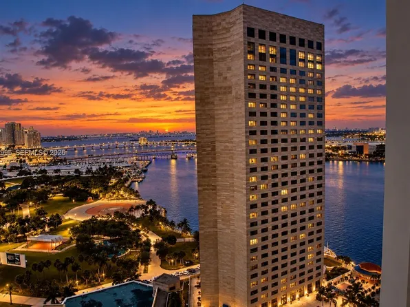 325 Biscayne Blvd #2722, Miami, FL 33131