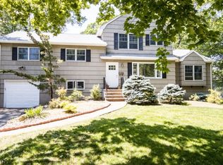 4 Rumson Rd, Livingston, NJ 07039