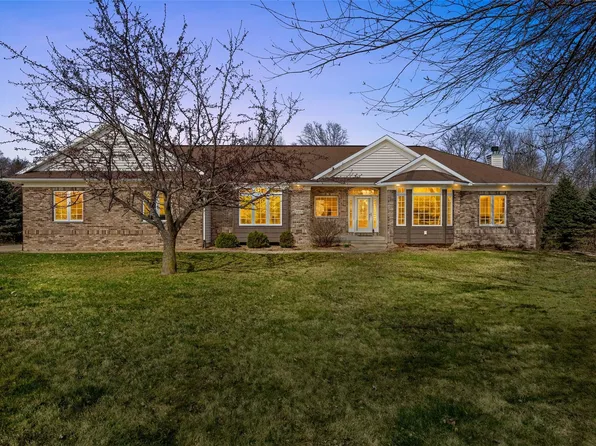 4452 Plumberry Rd, Ely, IA 52227