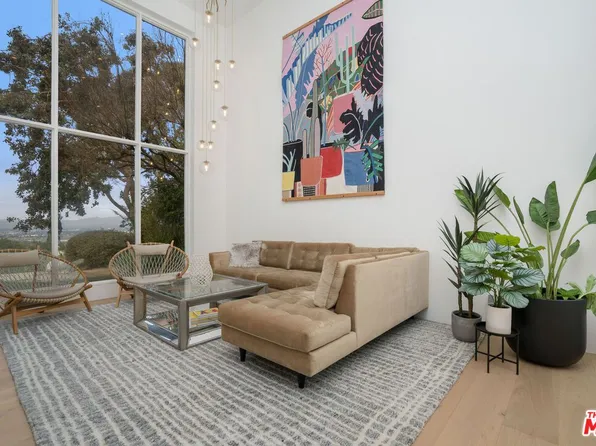 15409 Longbow Dr, Sherman Oaks, CA 91403