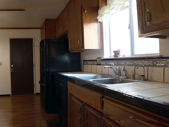 3rd image of 2920 Rosewood Ave