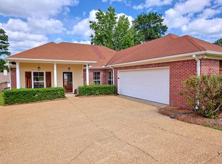 602 Edgewater Branch Dr, Brandon, MS 39042