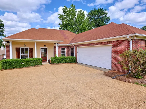 602 Edgewater Branch Dr, Brandon, MS 39042