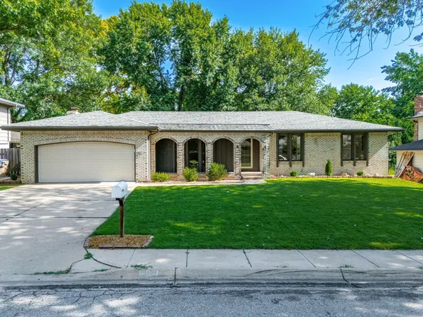 812 E Morningview St, Derby, KS 67037