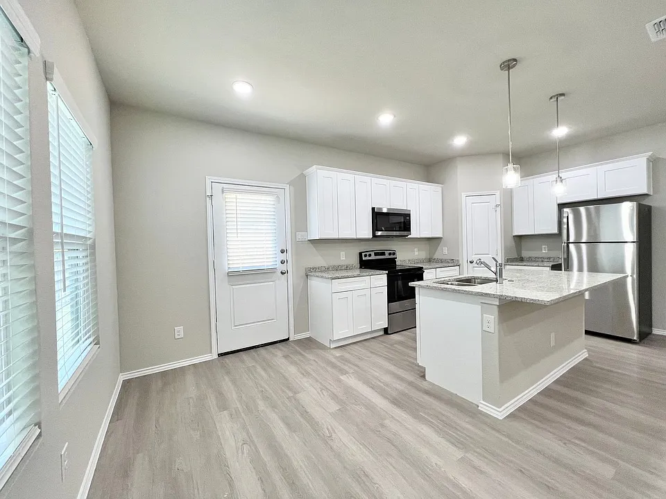 3501 E Renfro St #103