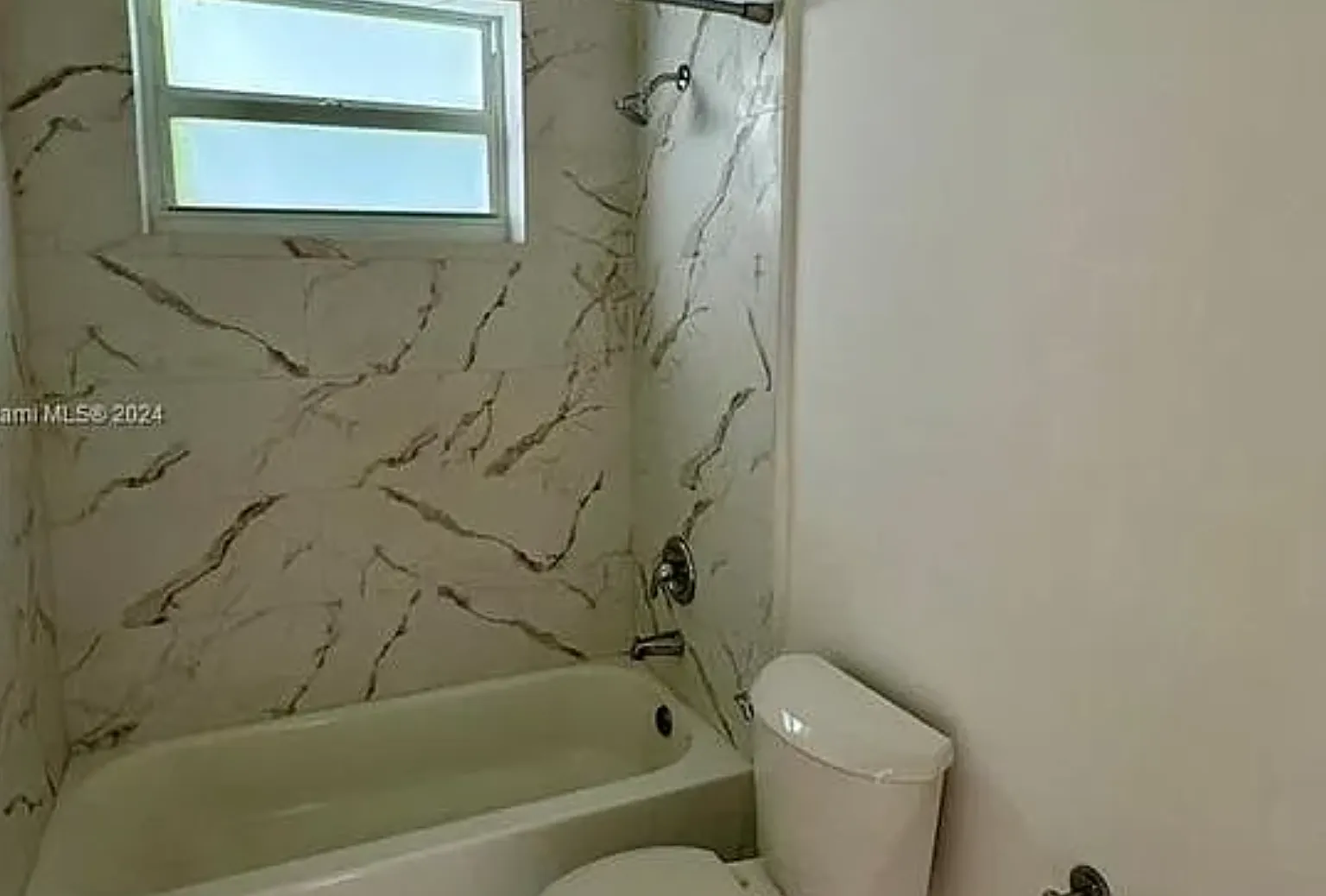 4 bed, 2844 sqft, $3,500 — Photo 3