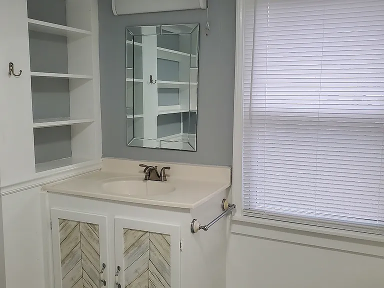 135 Kingsolver St — Photo 8