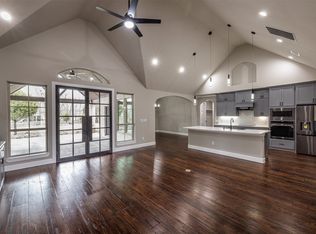 900 Southgate Ct, Farmersville, TX 75442