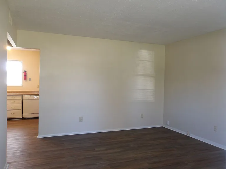 5402 Logwood Ave — Photo 2