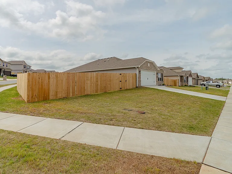 529 Woodcreek Loop — Photo 3