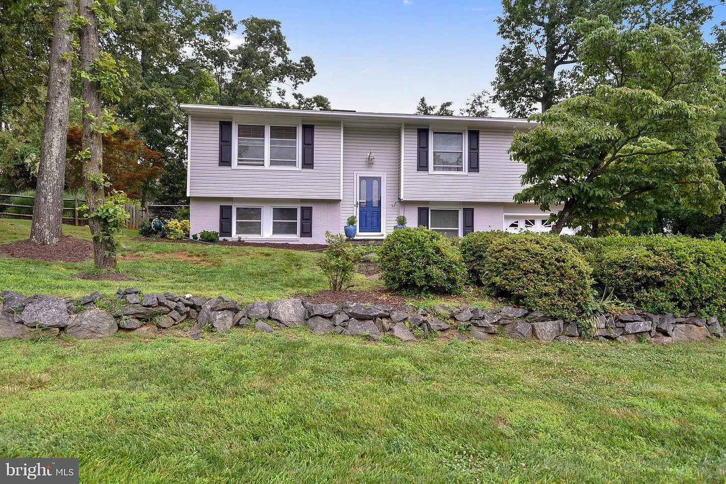 524 Bay Hills Dr photo 1