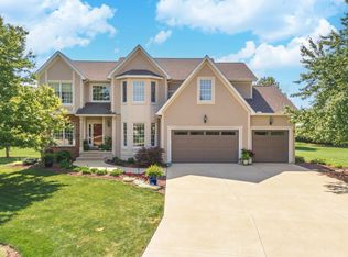 29 Cloverhill Cir, Bloomington, IL 61705