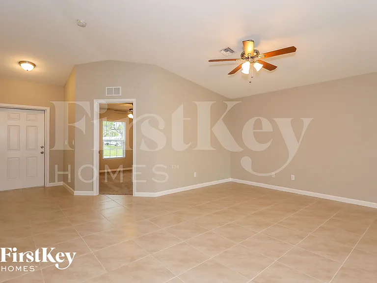 3501 SW Voyager St — Photo 3