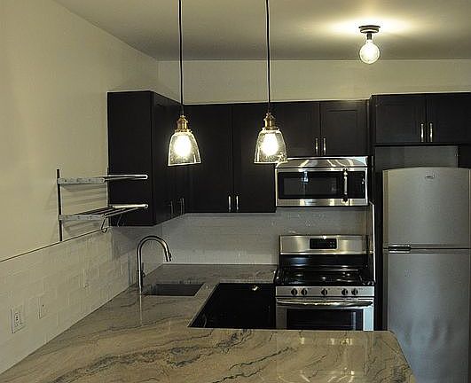 5th image of 158 W 9th St