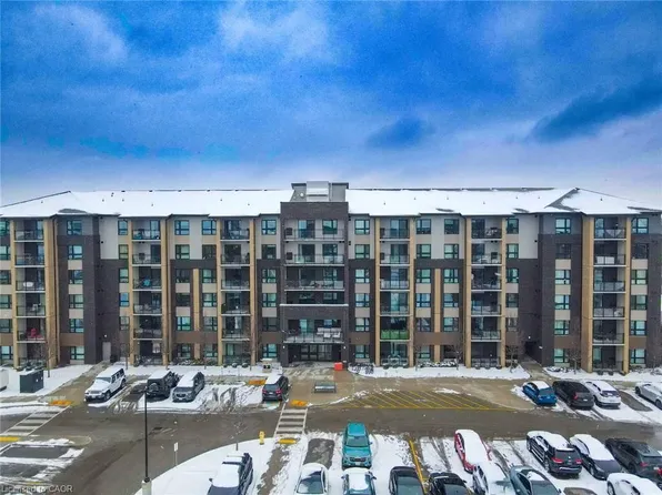 7 Kay Cres Unit 107, Guelph, ON N1L 0P9