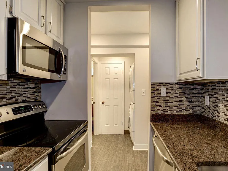 2022 N St NW #B — Photo 8