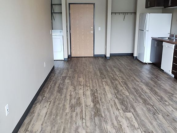 2nd image of 9700 NE Everett Ct #2-304W