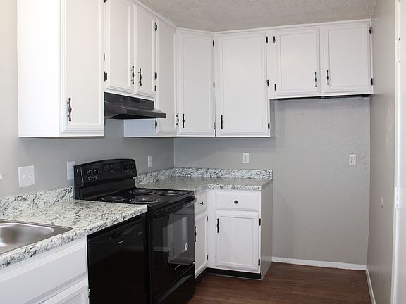 4th image of 3807 Penny Dr