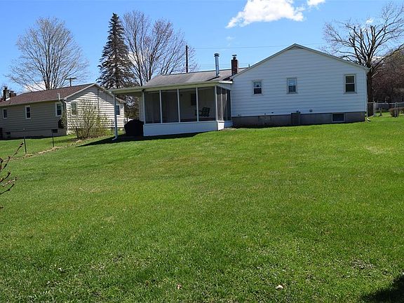 4th image of 14 Standish Dr