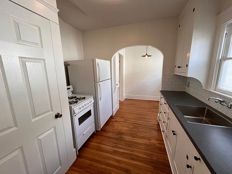 3934-3936 Goldfinch St — Photo 16