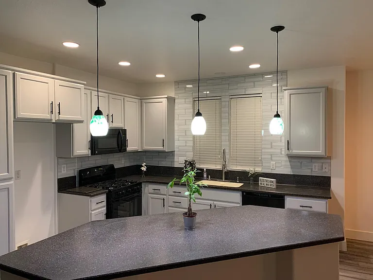 331 Anjou Cir — Photo 8