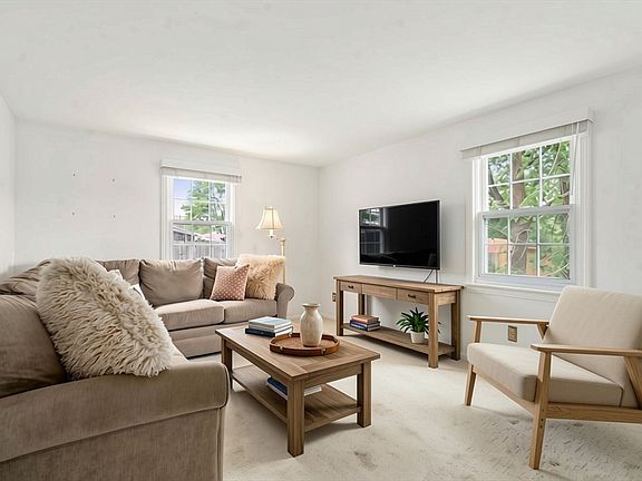 4th image of 102 Cherry St