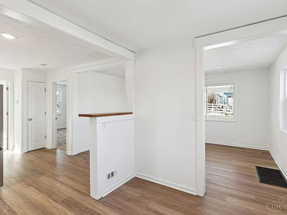 3rd image of 1666 Dewey Ave