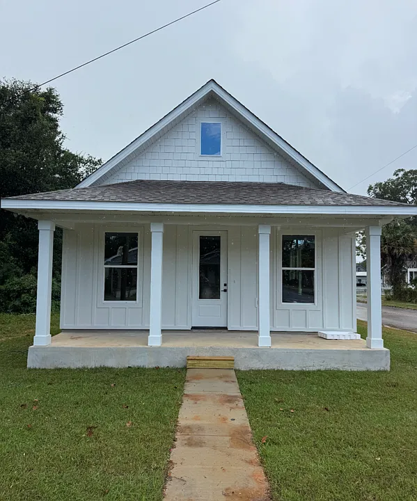 1723 N Davis Hwy