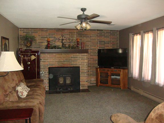 5th image of 205 Purdy Ave