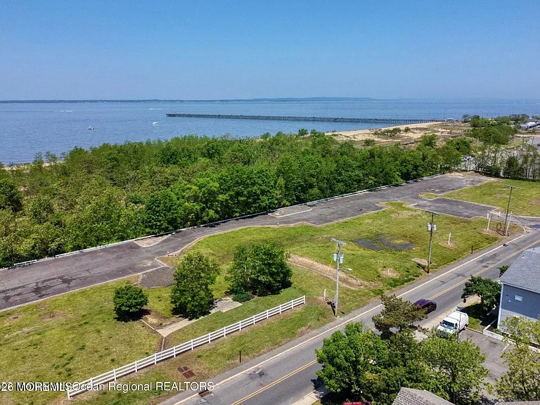 574 Beachway Ave #7 — Photo 27
