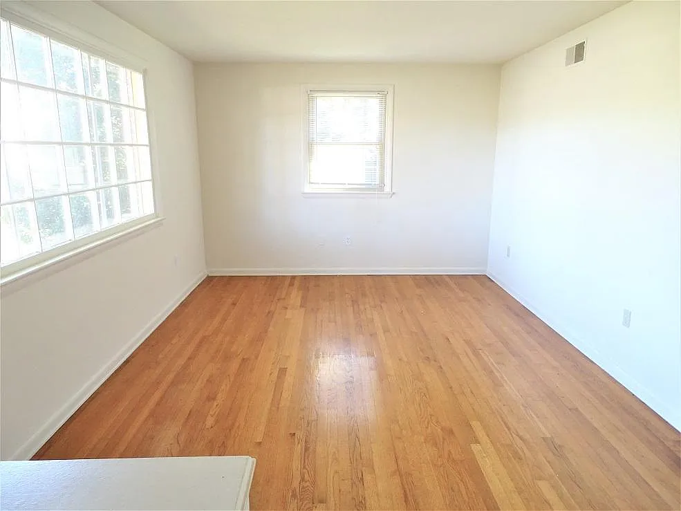 3 bed, 1.5 bath, 1616 sqft, $1,795 — Photo 3