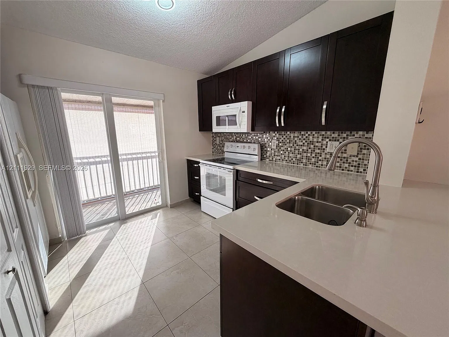 West Palm Villas Iii Cond — Photo 2