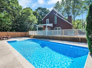 14 Trail Rd, Hampton Bays, NY 11946