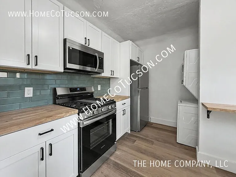 1812 E 9th St — Photo 12